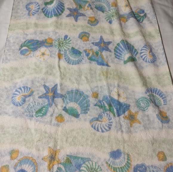 Seashell Pattern Bath Towels - Picture 3 of 10